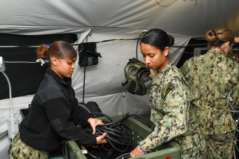 EMF Kilo sailors deploy field medical hospital for Fort McCoy training