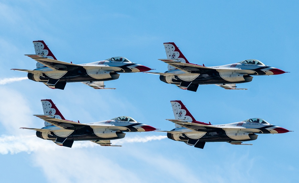 Thunderbirds Light Up the Skies at Air Power Over Hampton Roads