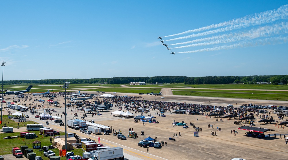 Thunderbirds Light Up the Skies at Air Power Over Hampton Roads