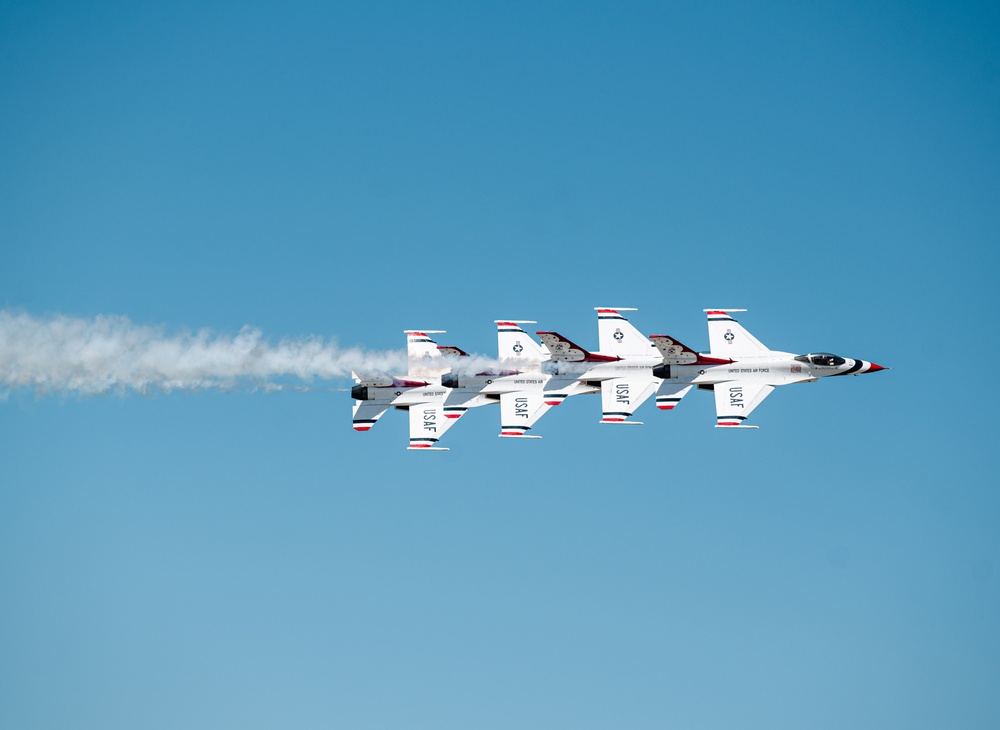 Thunderbirds Light Up the Skies at Air Power Over Hampton Roads