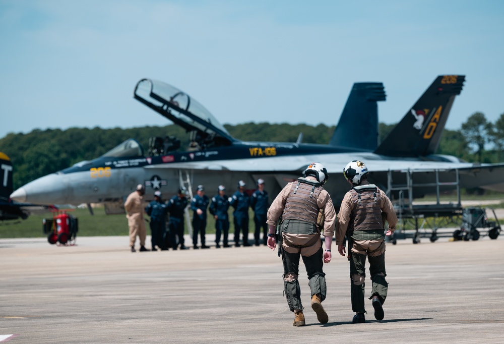 F/A-18F Super Hornet Soars as Rhino Team Wows JBLE Crowds