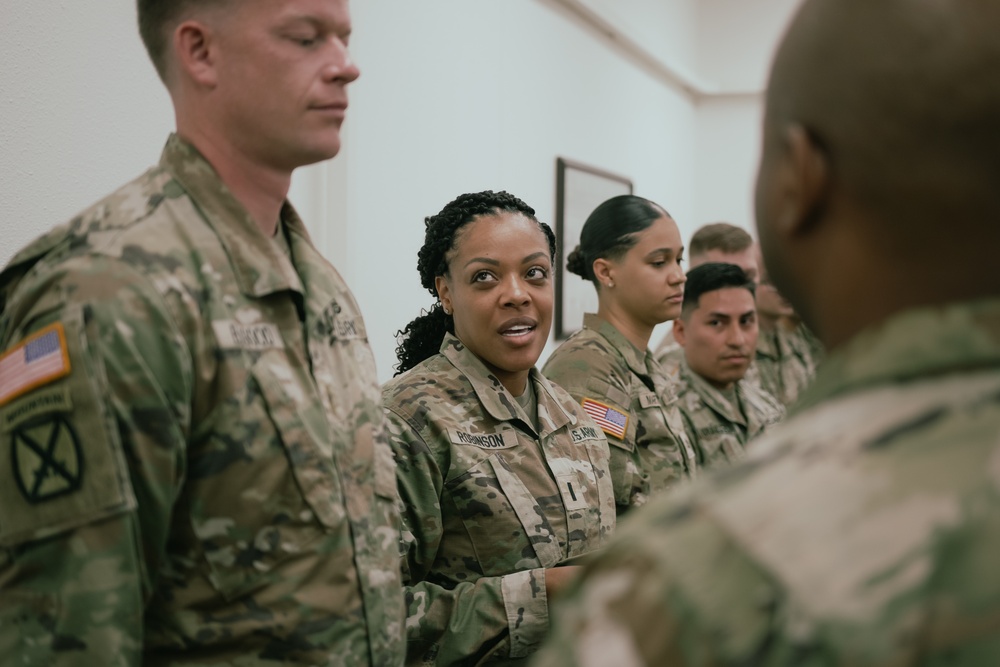 III Corps Commander recognizes troopers in the 1st Air Cavalry Brigade