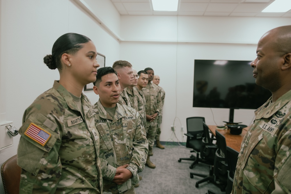 III Corps Commander recognizes troopers in the 1st Air Cavalry Brigade