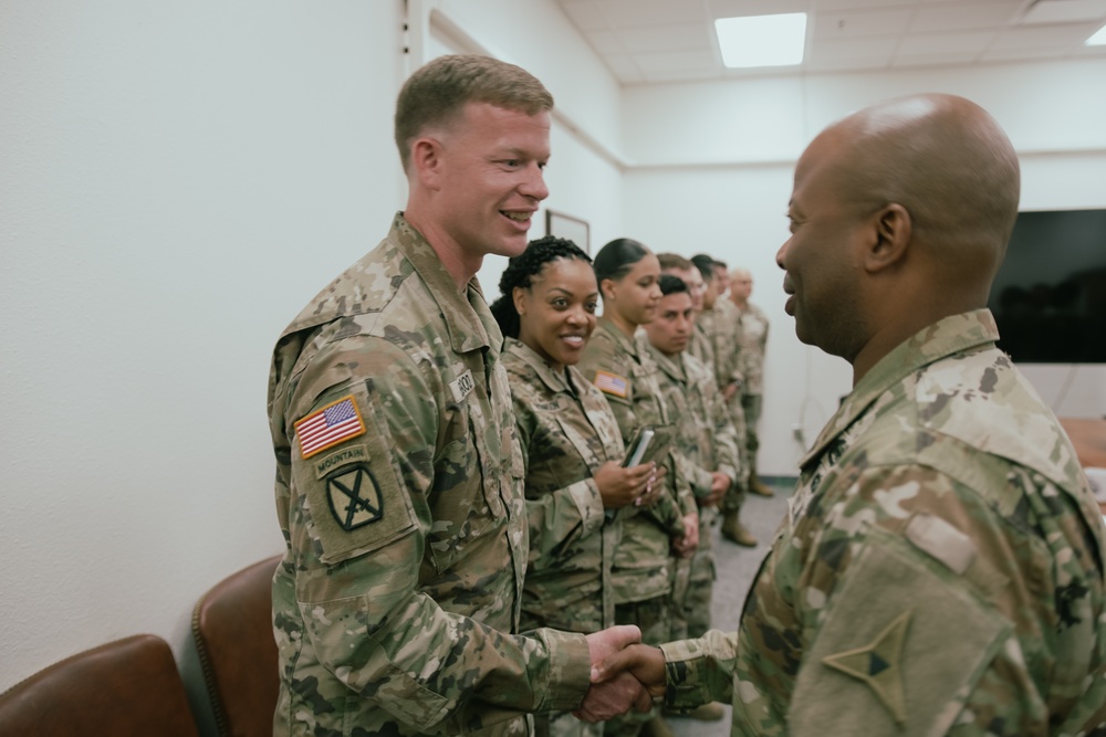 III Corps Commander recognizes troopers in the 1st Air Cavalry Brigade