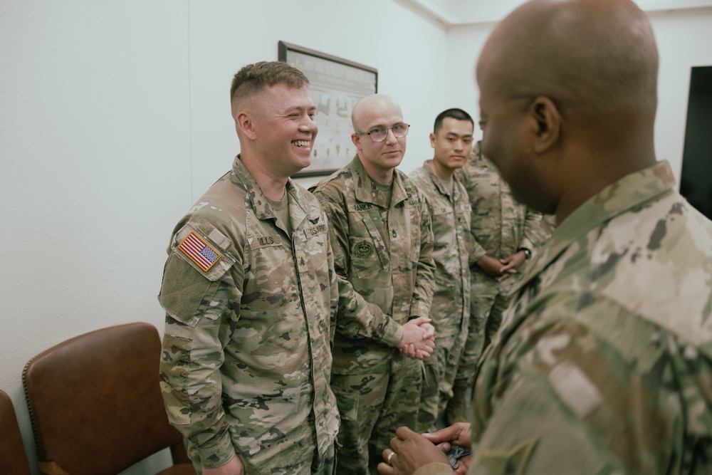 III Corps Commander recognizes troopers in the 1st Air Cavalry Brigade