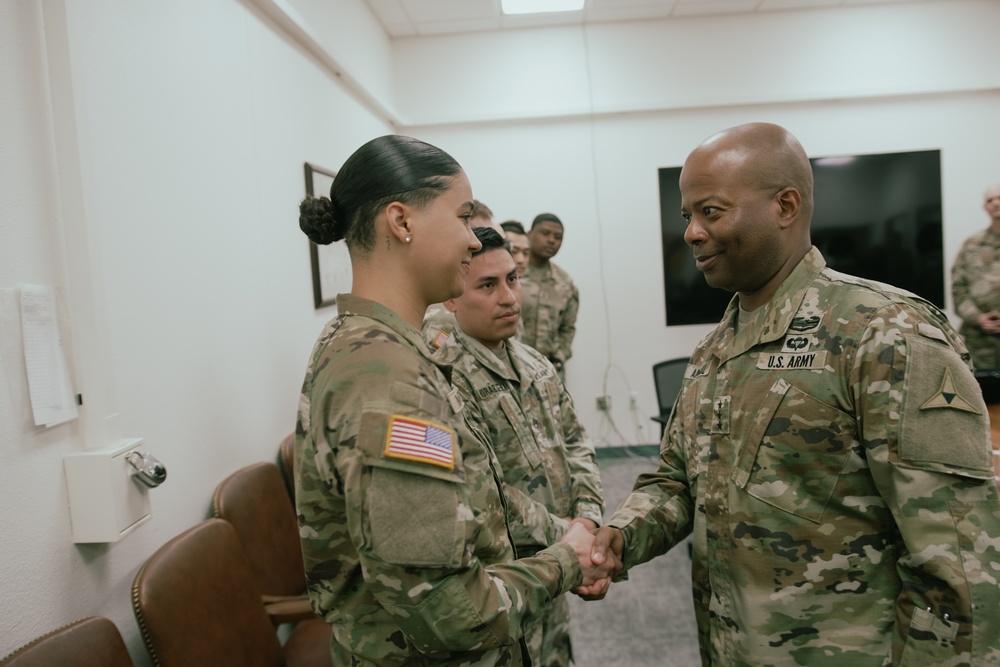 III Corps Commander recognizes troopers in the 1st Air Cavalry Brigade