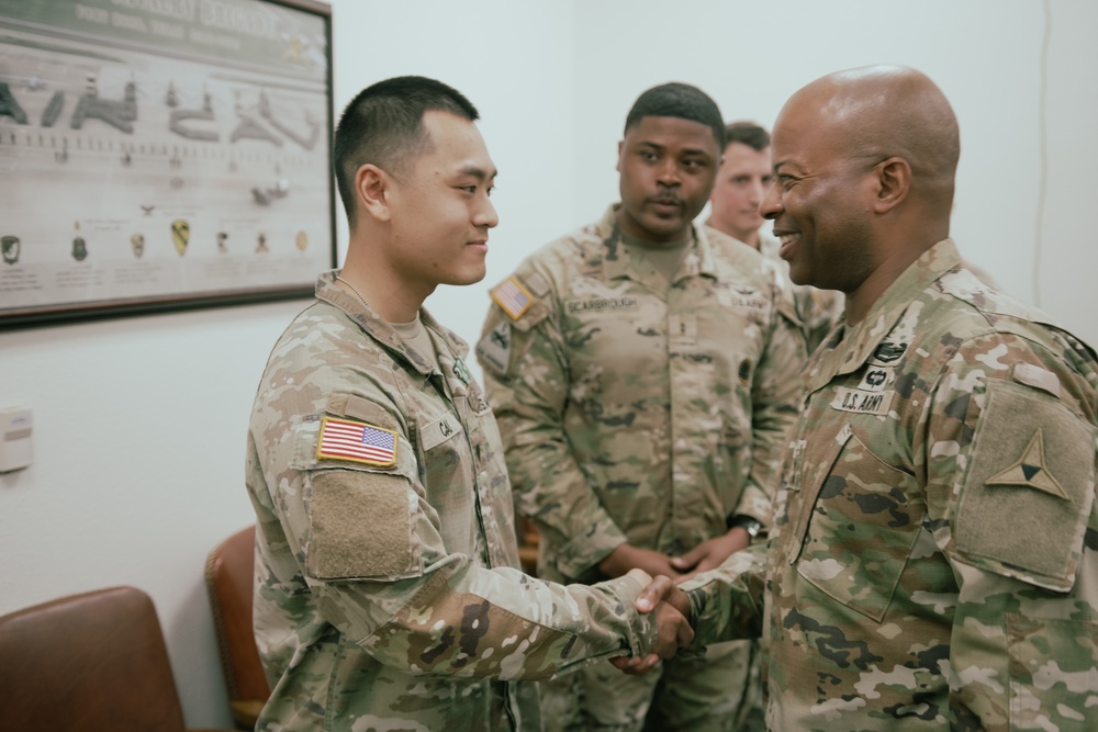 III Corps Commander recognizes troopers in the 1st Air Cavalry Brigade