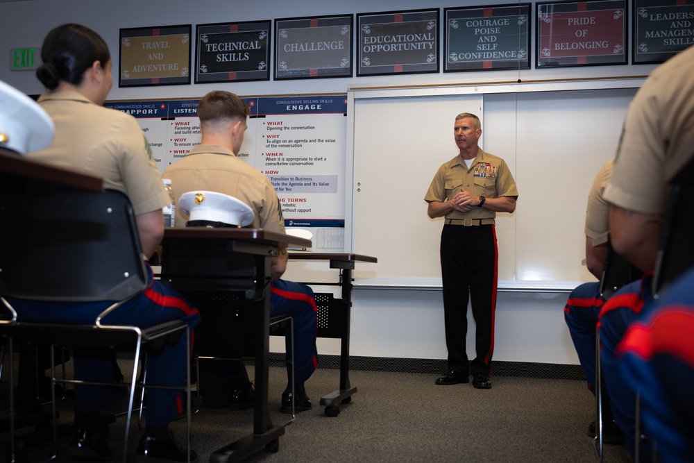 Commandant, Gen. Eric Smith, Visits RS Salt Lake