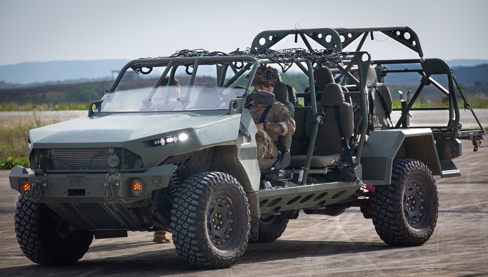 Balikatan 25: Task Force Gimlets Employ U.S. Army Boeing CH-47 Chinook &amp; ISV for Supply Drop