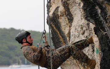 962nd Soldiers Conquer Commando Course During Croix du Sud