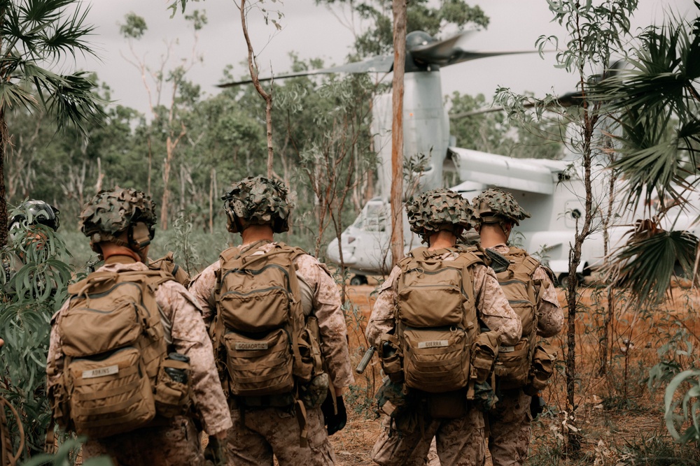 MRF-D 25.3: Marines conduct on-off drills