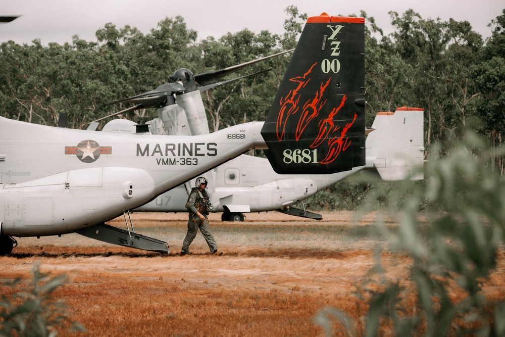 MRF-D 25.3: Marines conduct on-off drills