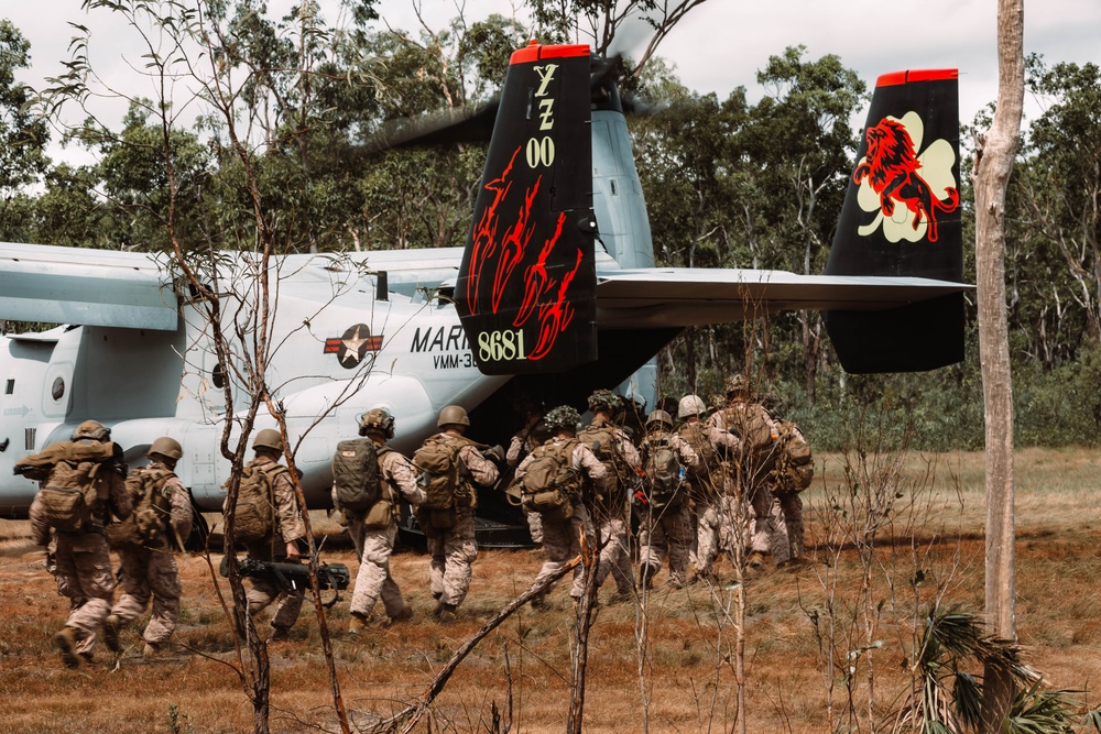 MRF-D 25.3: Marines conduct on-off drills