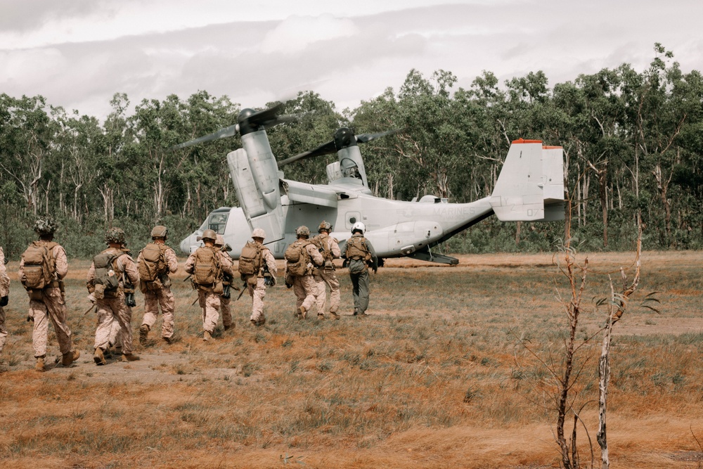 MRF-D 25.3: Marines conduct on-off drills