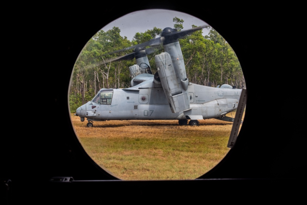 MRF-D 25.3: Marines conduct on-off drills