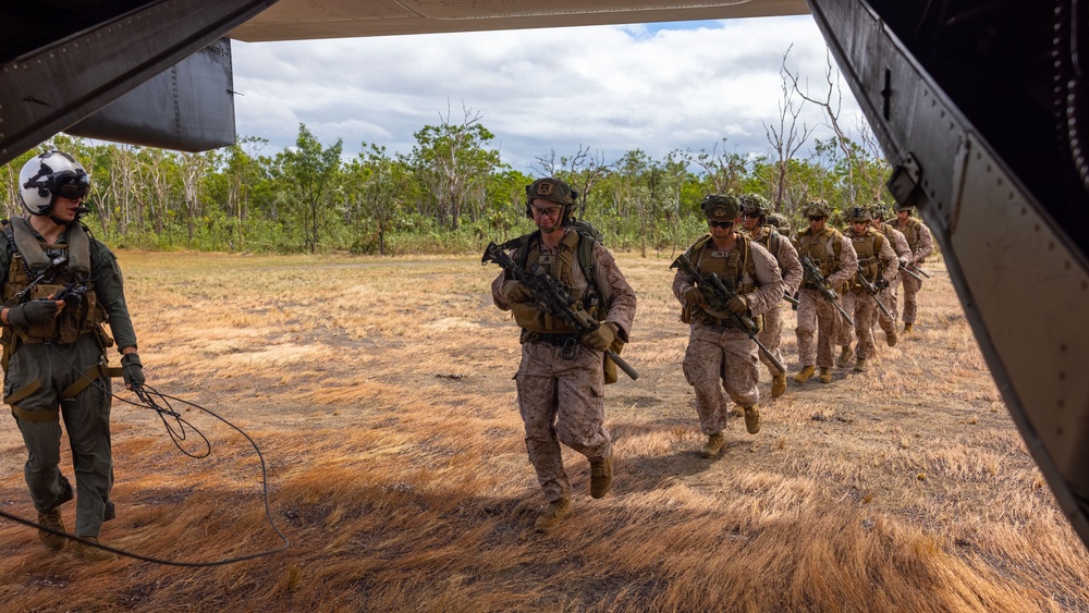 MRF-D 25.3: Marines conduct on-off drills