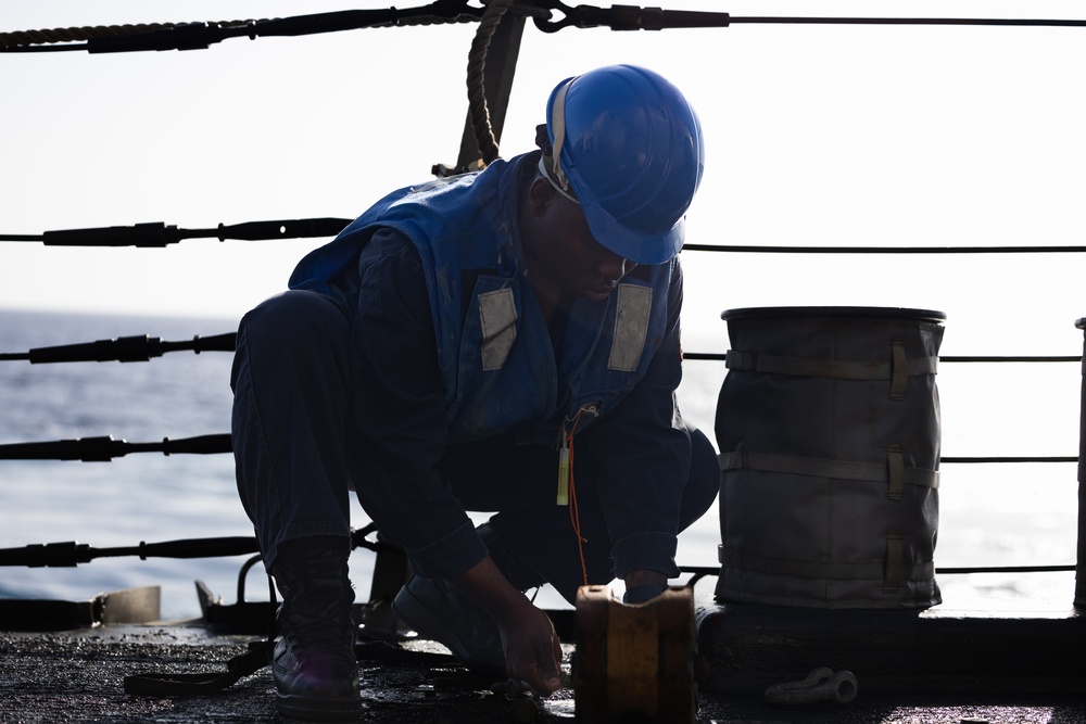 USS Oscar Austin (DDG 79) Conducts an Underway Replenishment with USNS Arctic (T-AOE 8)