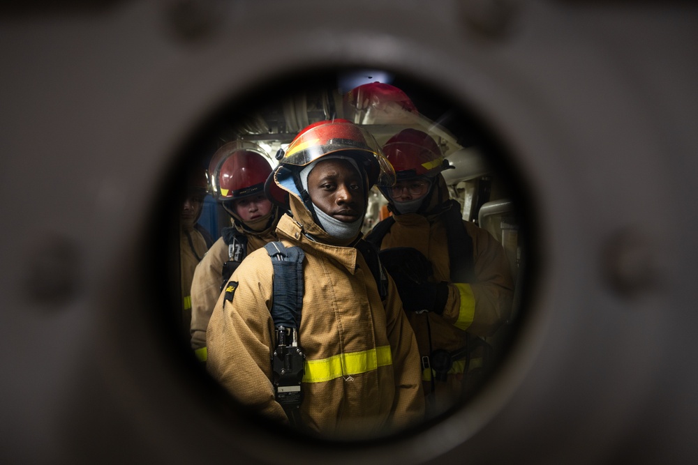 USS Oscar Austin (DDG 79) Conducts Damage Control Drill