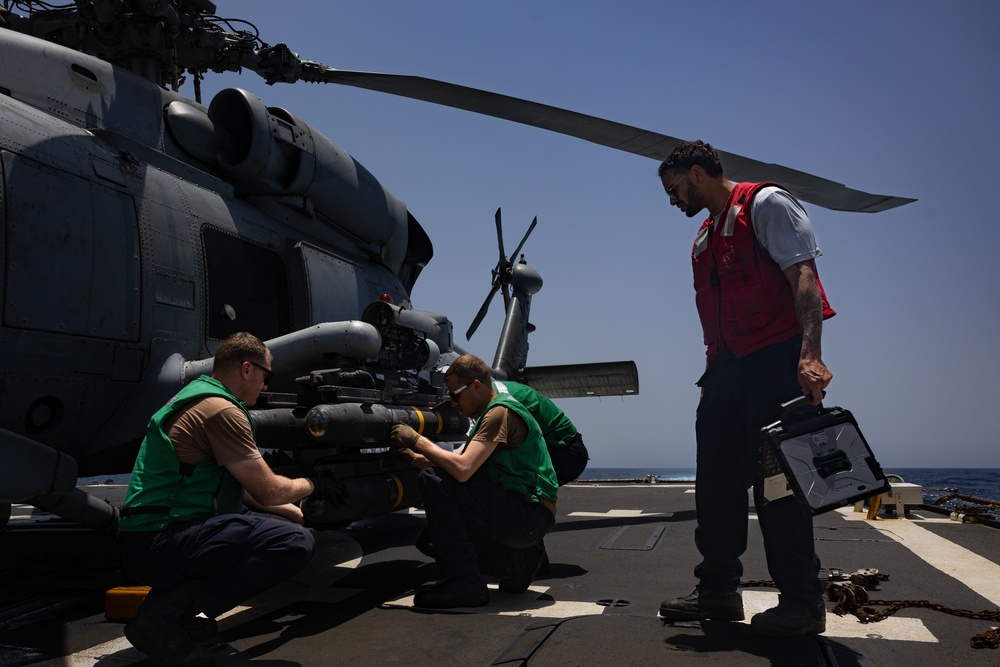 Helicopter Maritime Strike Squadron (HSM) 60 Conducts Maintenance Aboard USS Oscar Austin (DDG 79)