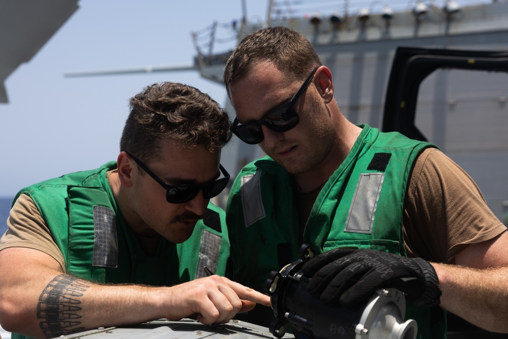 Helicopter Maritime Strike Squadron (HSM) 60 Conducts Maintenance Aboard USS Oscar Austin (DDG 79)