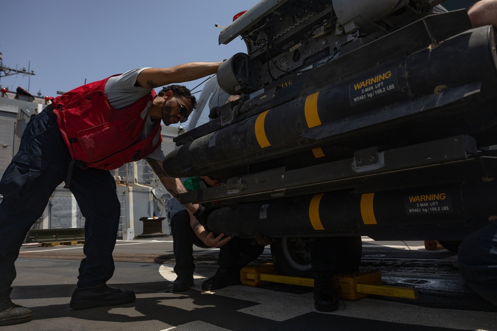 Helicopter Maritime Strike Squadron (HSM) 60 Conducts Maintenance Aboard USS Oscar Austin (DDG 79)