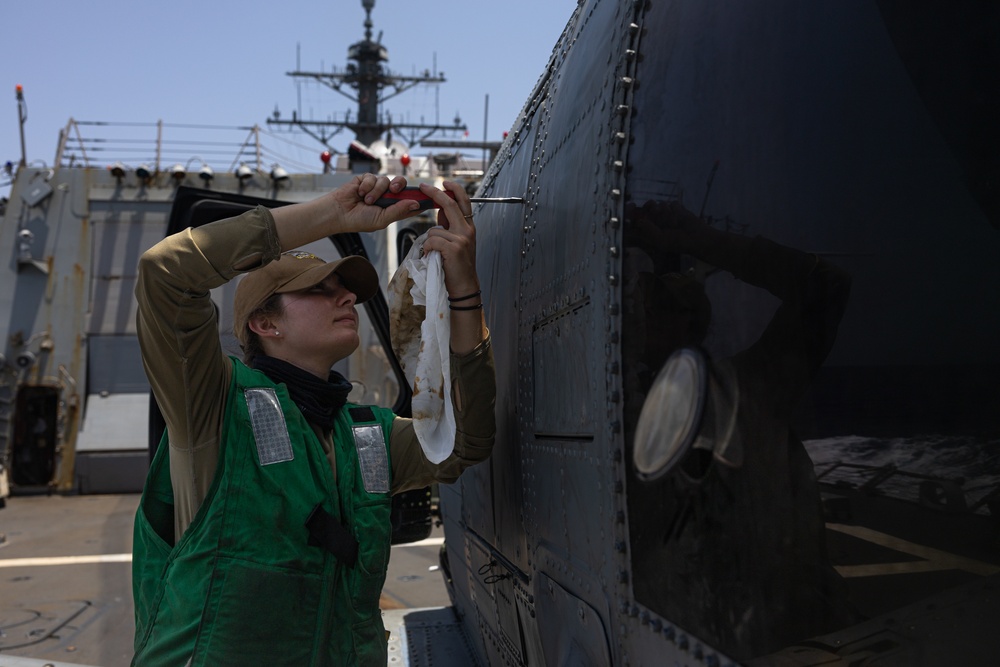 Helicopter Maritime Strike Squadron (HSM) 60 Conducts Maintenance Aboard USS Oscar Austin (DDG 79)