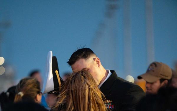 USS Roosevelt Returns to NAVSTA Rota