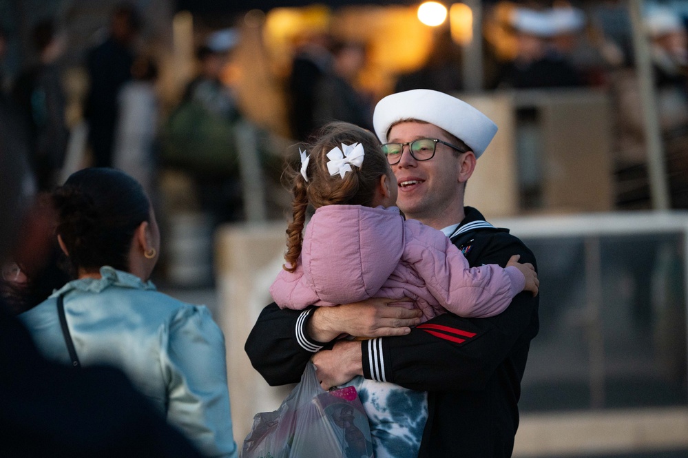 USS Roosevelt Returns to NAVSTA Rota