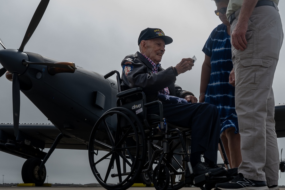98-year-old pilot sees Skyraider legacy live on in AFSOC’s OA-1K Skyraider II