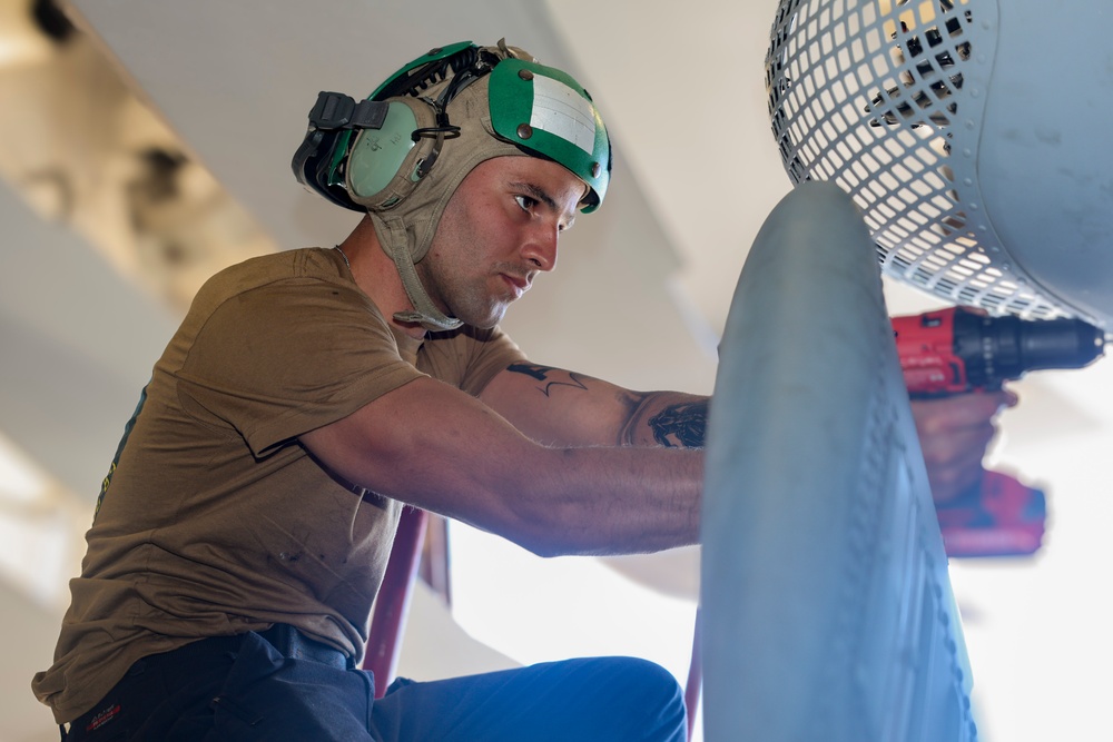 MH-60R Sea Hawk helicopter preventative maintenance