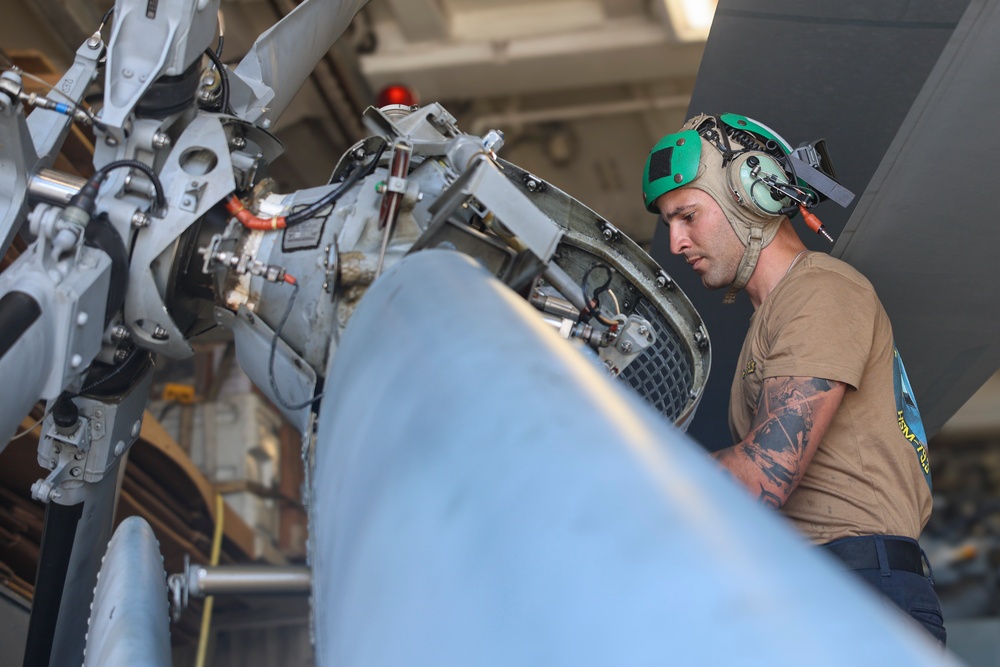 MH-60R Sea Hawk helicopter maintenance