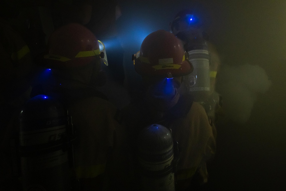 USS Chosin Conducts Firefighting Drills