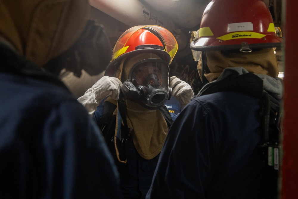 USS Chosin Conducts Firefighting Drills