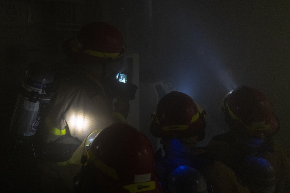 USS Chosin Conducts Firefighting Drills