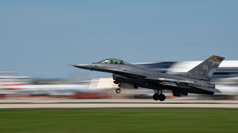 F-16s Fly in Fort Wayne