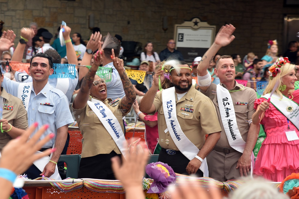 Detroit Sailors participate in Annual Texas Cavaliers River Parade