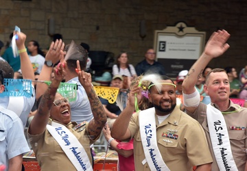 Detroit Sailors participate in Annual Texas Cavaliers River Parade