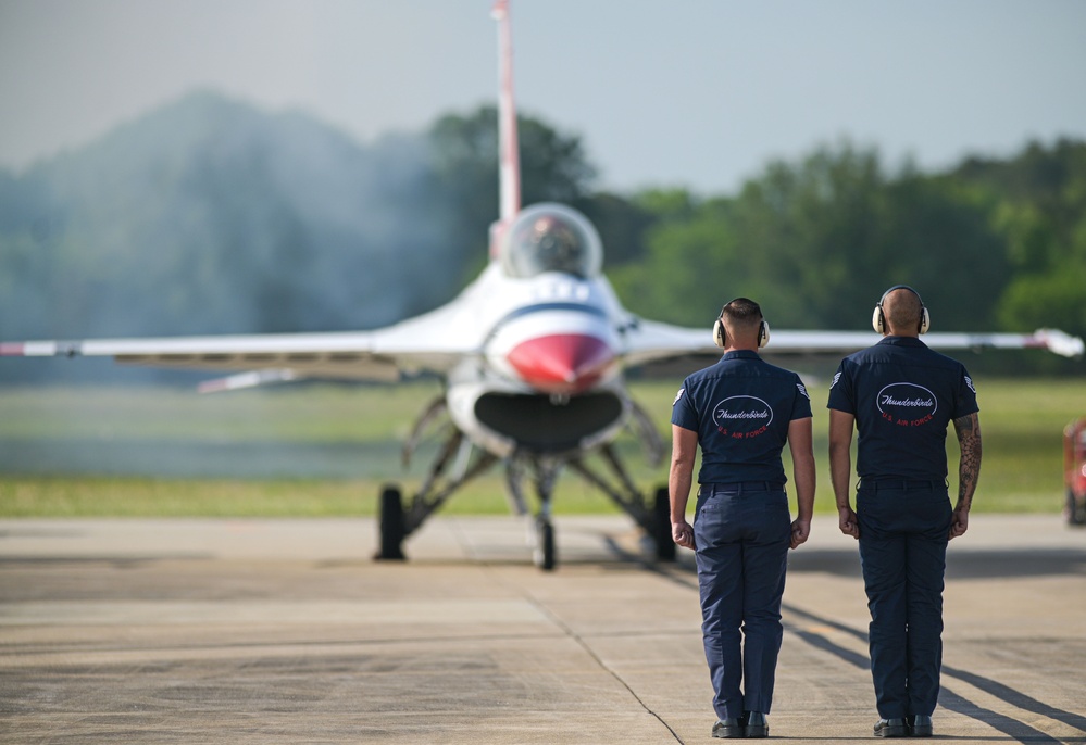 Thunderbirds Light Up the Skies at Air Power Over Hampton Roads
