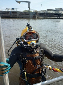 Isakson makes a splash on the dive team