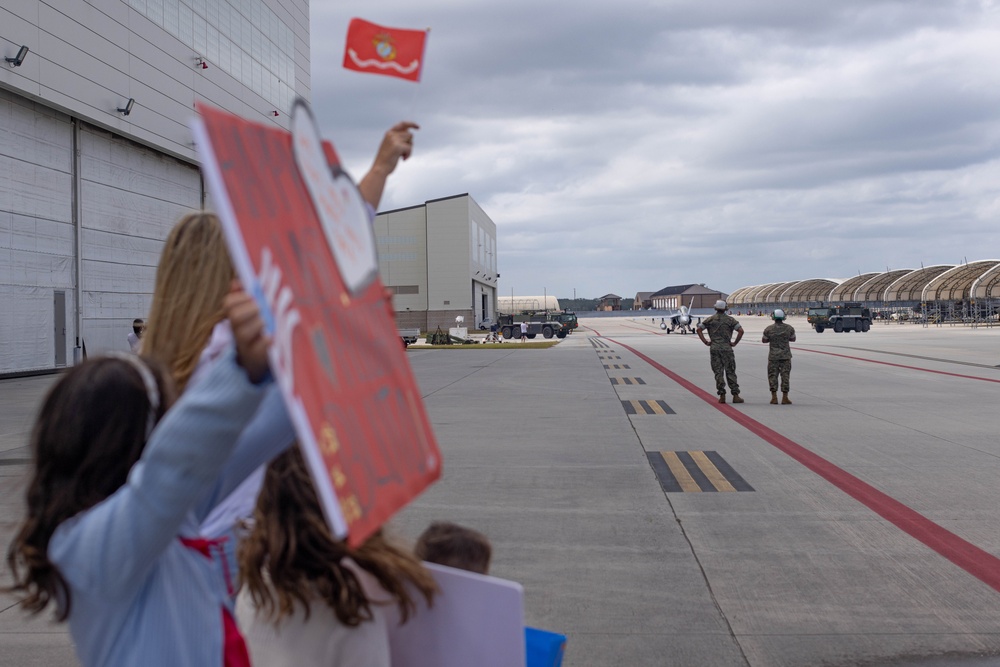 VMFA(AW)-224 conducts its final F/A-18 Hornet flight ceremony