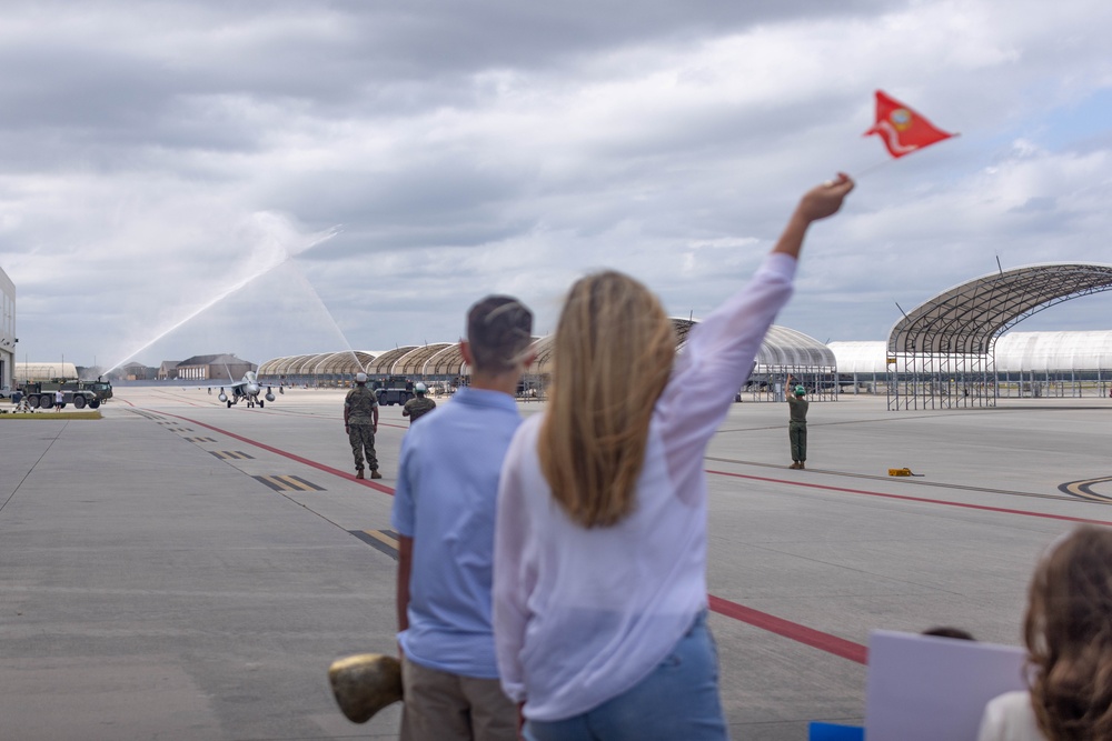 VMFA(AW)-224 conducts its final F/A-18 Hornet flight ceremony