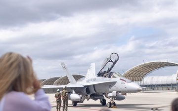 VMFA(AW)-224 conducts its final F/A-18 Hornet flight ceremony