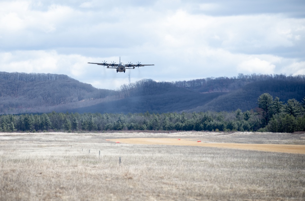 Air Force Air Mobility Liaison Officer Course students come to Fort McCoy to train for first time at post’s austere air assault strip