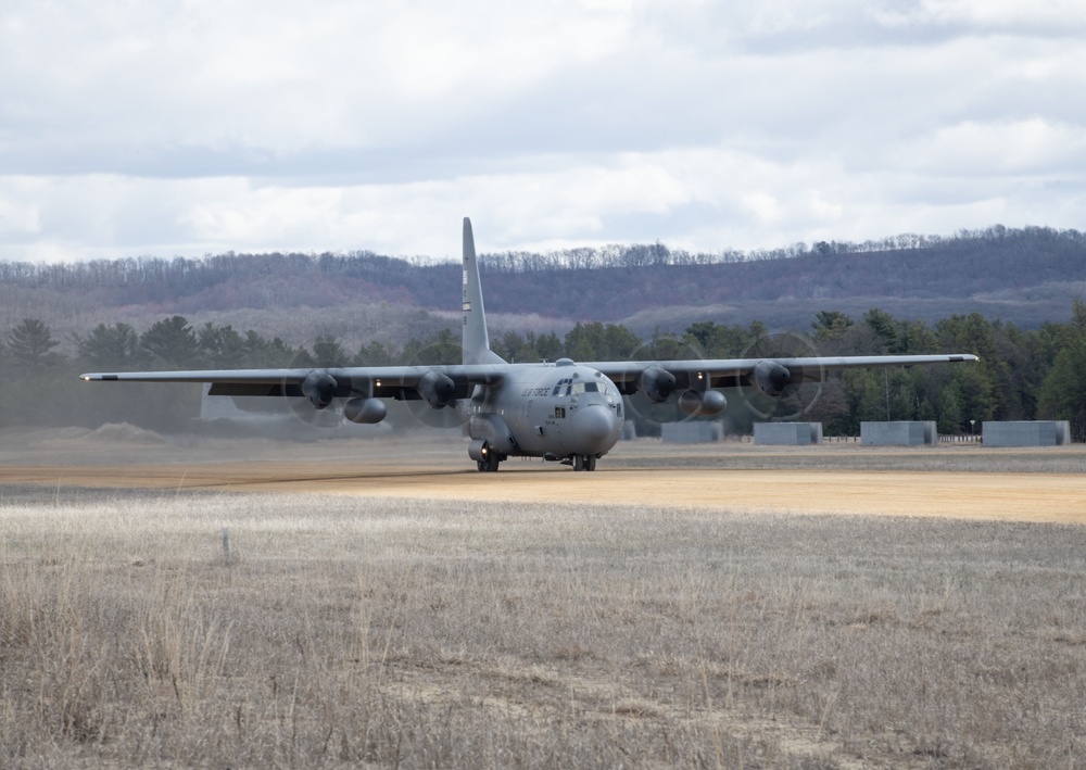 Air Force Air Mobility Liaison Officer Course students come to Fort McCoy to train for first time at post’s austere air assault strip