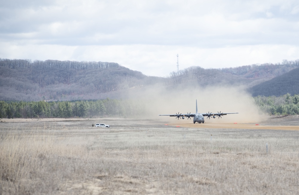 Air Force Air Mobility Liaison Officer Course students come to Fort McCoy to train for first time at post’s austere air assault strip