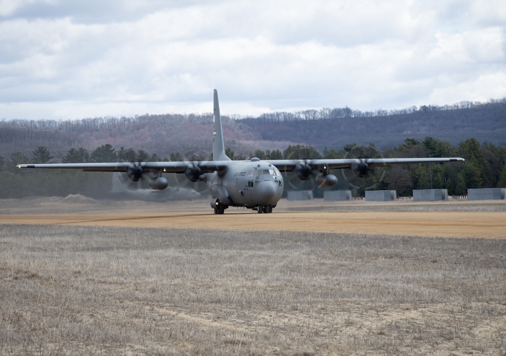 Air Force Air Mobility Liaison Officer Course students come to Fort McCoy to train for first time at post’s austere air assault strip