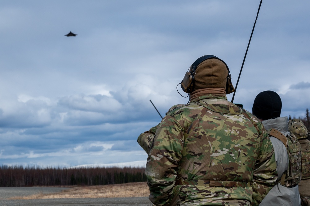 JBER hosts LZSO course