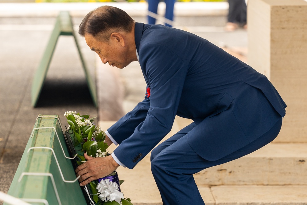 Distinguished Visitors Honor the 2025 ANZAC Day with Memorial Wreaths