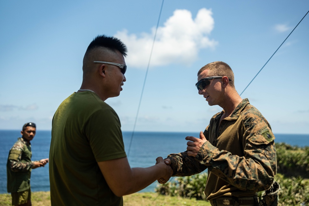 Balikatan 25: 3d LCT Conducts Bilateral Radar System Training with Philippine Marines during MKTSO