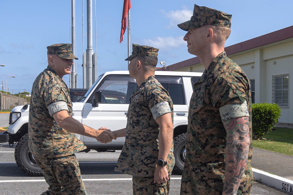 III MIG | Commanding General of MARFORCYBER visited Camp Hansen.